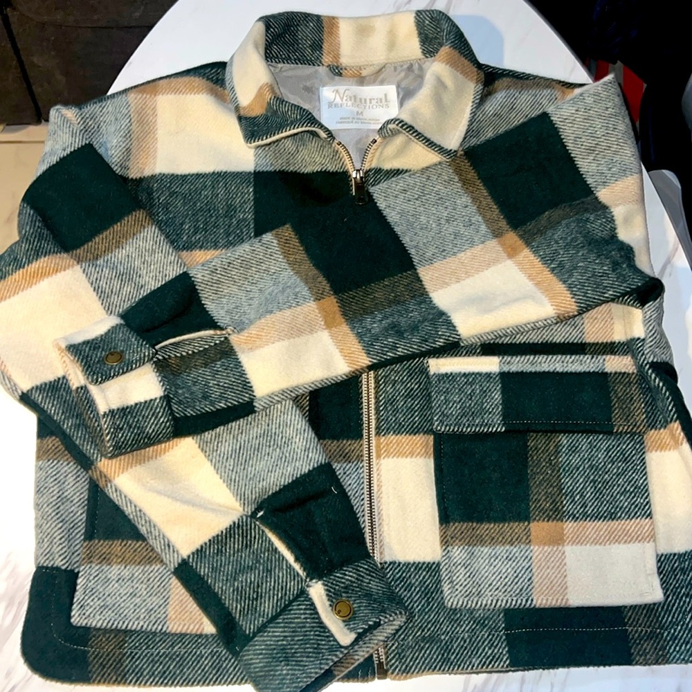 New plaid flannel long sleeve jacket sz M